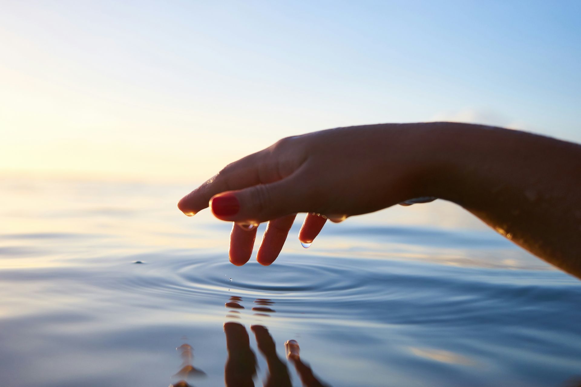 woman_healing_circles_wasser